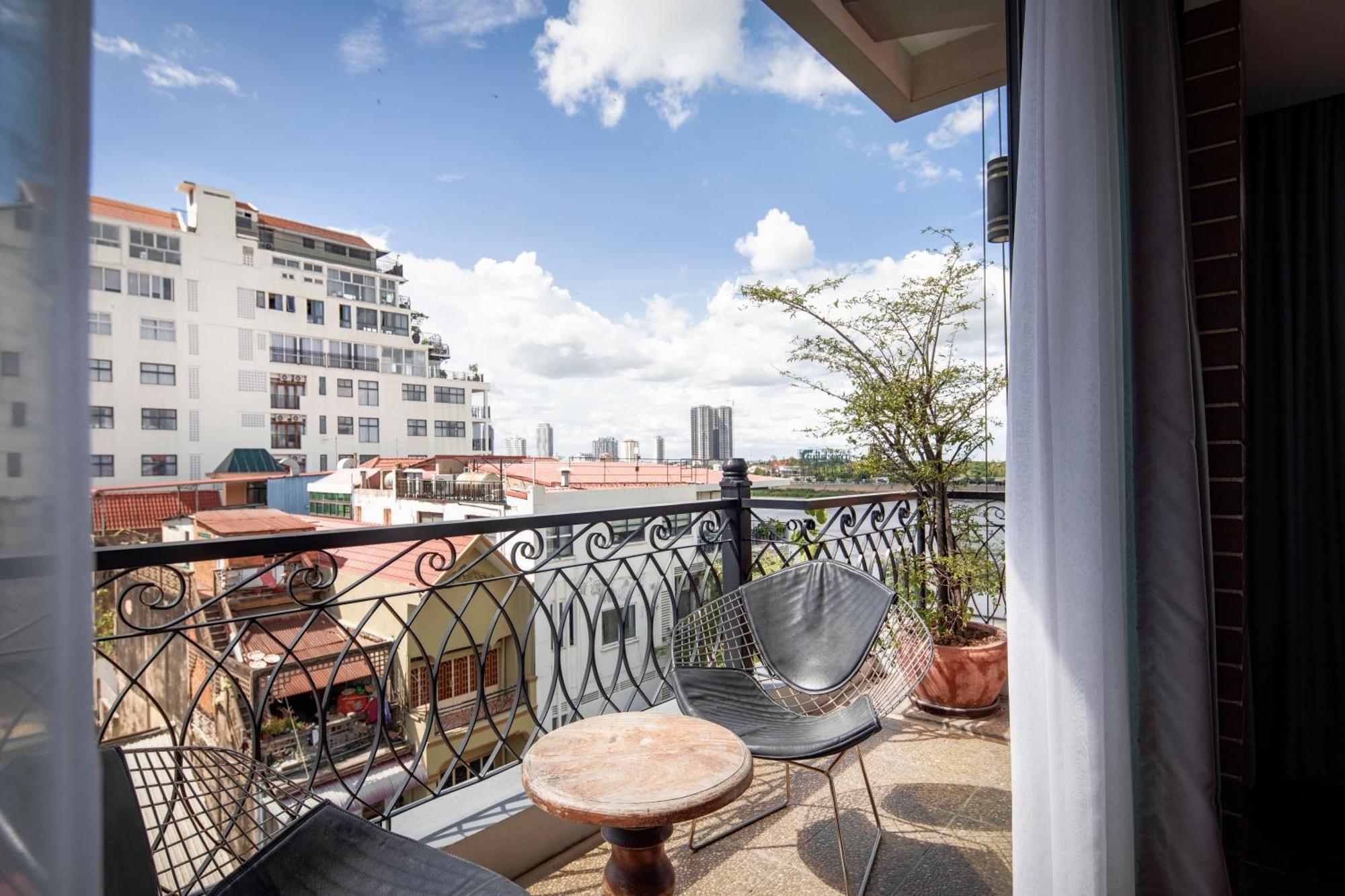 Ohana Phnom Penh Palace Hotel Exterior foto