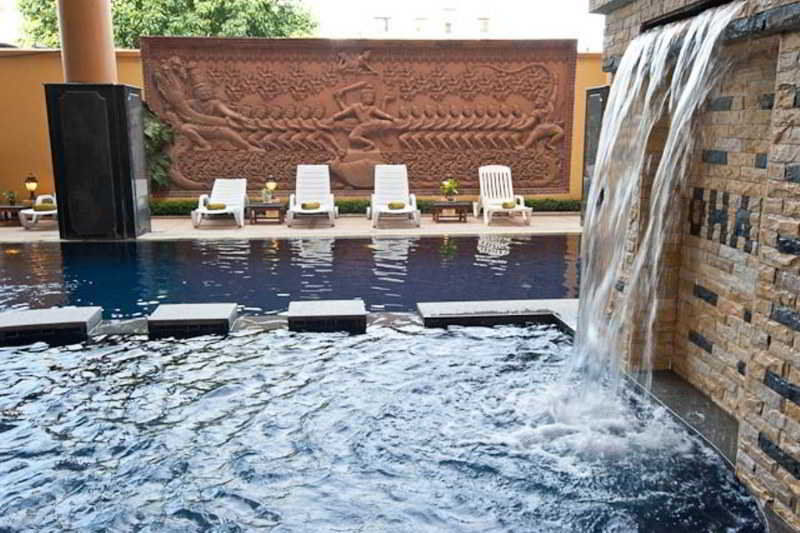 Ohana Phnom Penh Palace Hotel Exterior foto