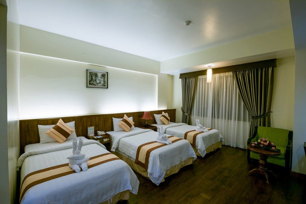 Ohana Phnom Penh Palace Hotel Exterior foto